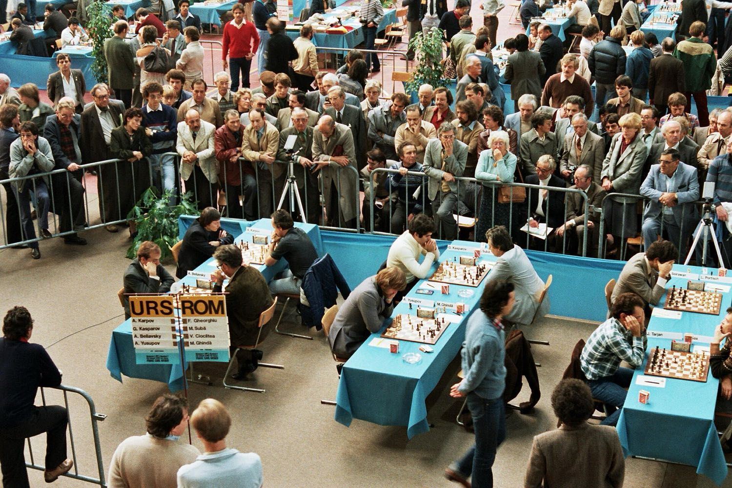 Spectators crowd the barriers behind the boards at the 1982 Chess Olympiad in Lucerne